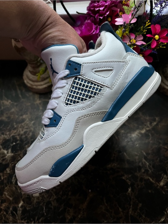 Jordan Other - Jordan 4 Retro
Military Blue
Streetwear/Lifestyle Shoes
Size 2.5 Youth Unisex